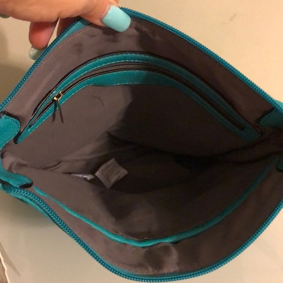 Alyssa Crossover Bag - Picture 3 of 4